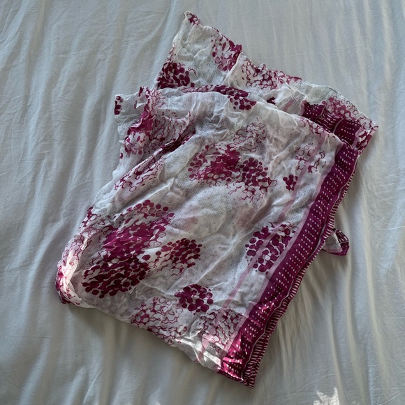 Aritzia Accessories - Beautiful Patterned Scarf by sandwich_